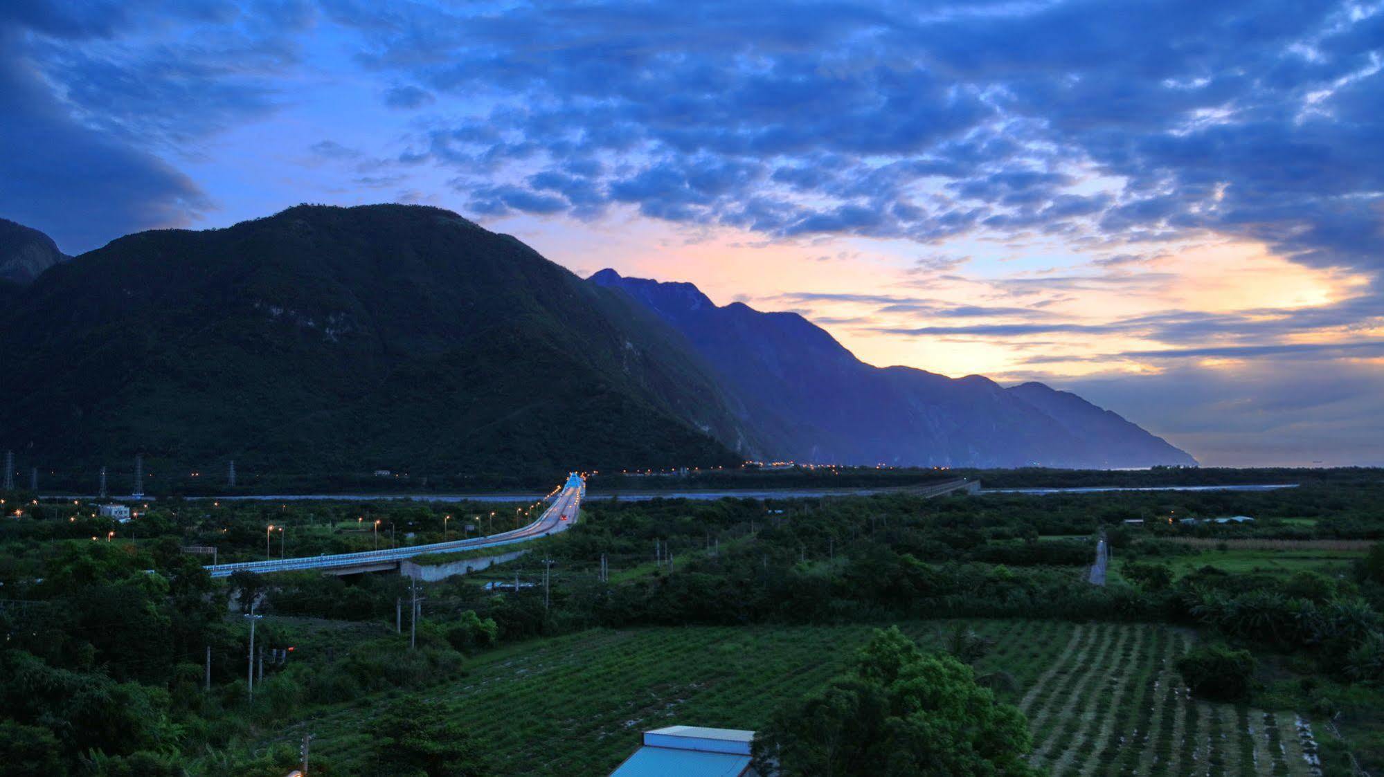 Taroko Liiko Hotels Xincheng Township Exteriör bild